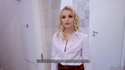 ਕਾਲਜ ਦੀ ਨੌਜਵਾਨ ਕੁੜੀ ਨੇ ਆਪਣੇ ਹੀ ਦੋਸਤ ਨਾਲ ਮਿਲ ਕੇ ਕੀਤੀ ਧੋਖਾਧੜੀ | ਪੀਓਵੀ ਅਤੇ ਉਸ ਦੀ ਚੂਤ ਦੇ ਅੰਦਰ ਕਮ!